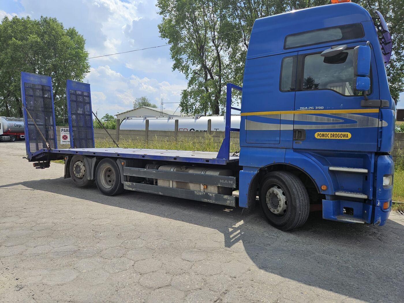 MAN TGA firmy Transport Maszyn Śląsk z ładunkiem