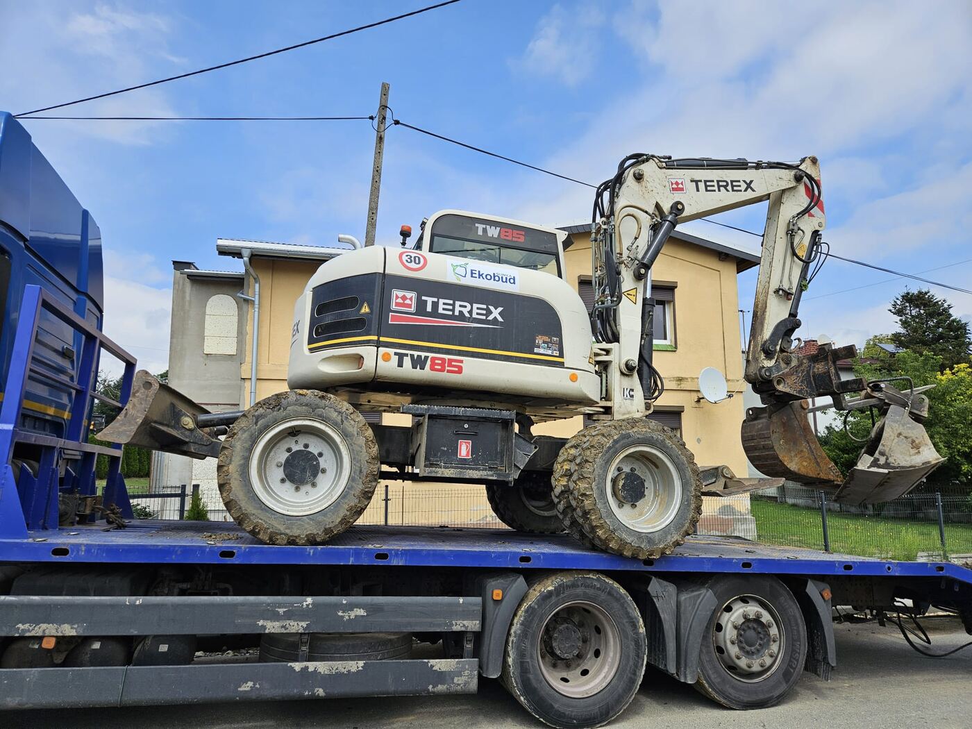 Koparko-ładowarka kołowa Terex TW85 na lawecie